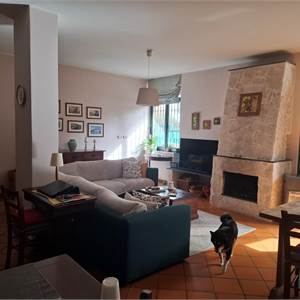 Villa In Vendita a Aci Sant'Antonio