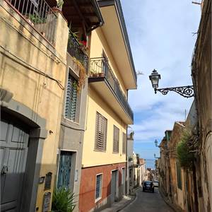 Porzione di Casa In Vendita a Acireale